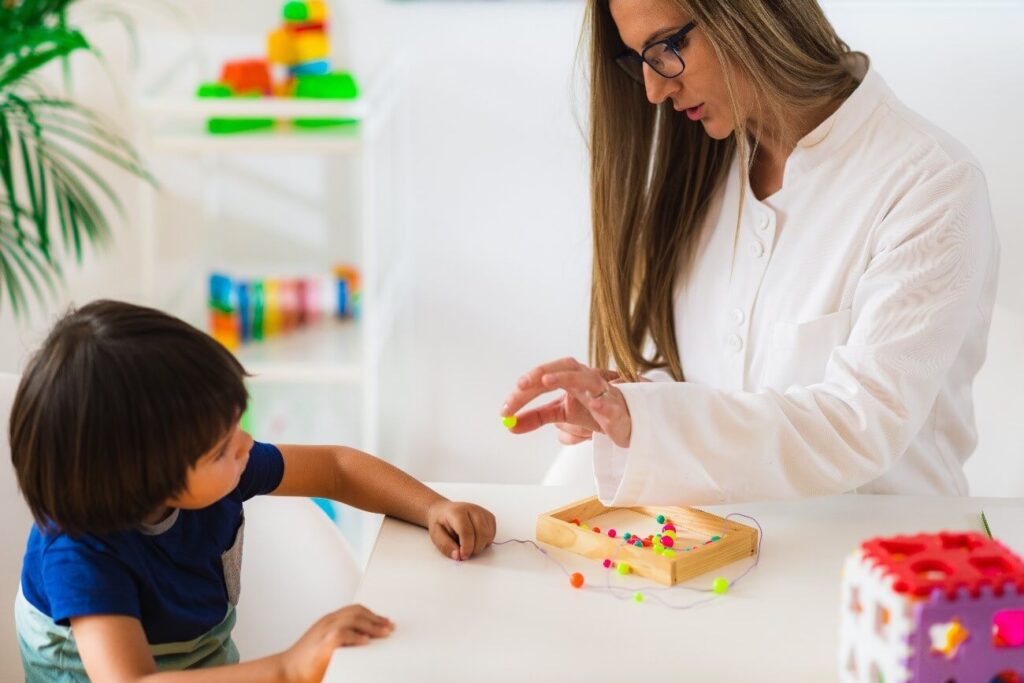 psicologia comportamental infantil - criança brincando