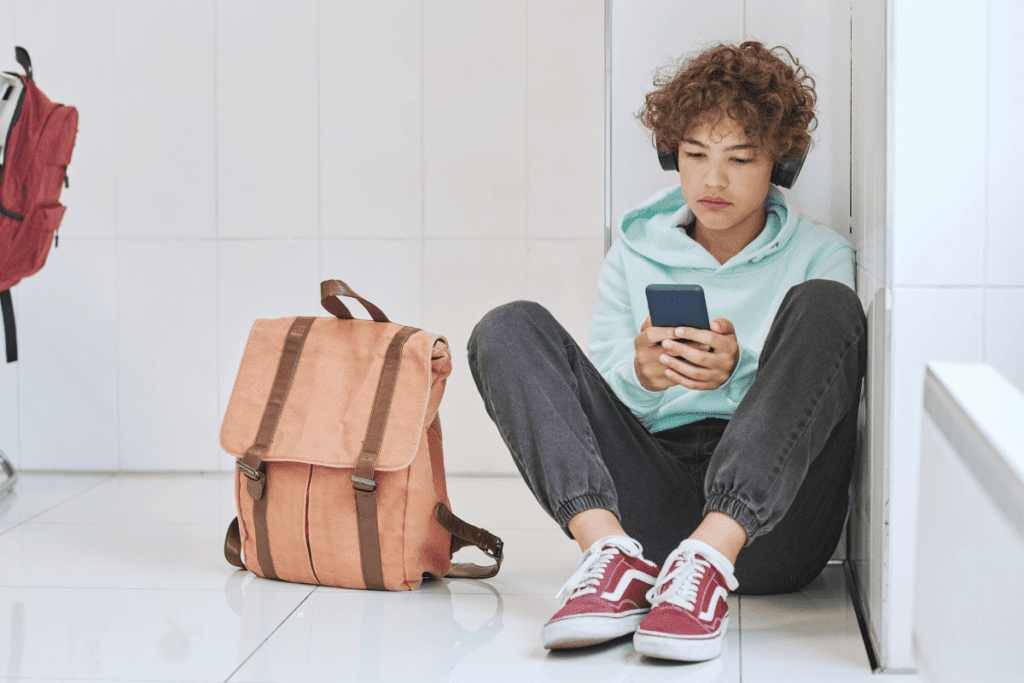 Autismo na adolescência: Entenda o que é preciso ficar de olho e qual a diferença para um neurotípico!