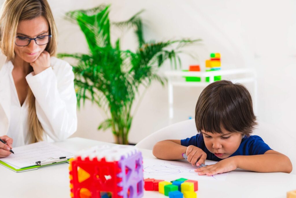 clínica de psicologia infantil - criança na terapia