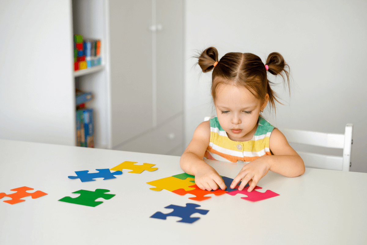 Descubra 20 sintomas de autismo infantil